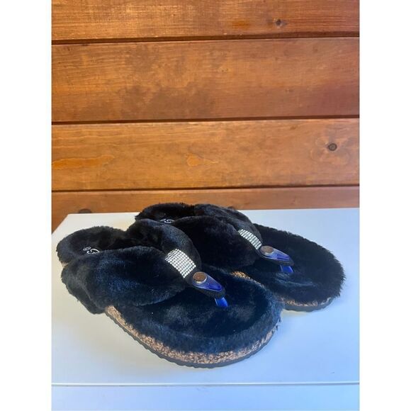 Forever Fuzzy Thong  Slippers Sz 8.5 Black NWOT - Picture 1 of 7
